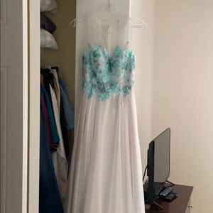 Prom dress new $700 worn once asking $100